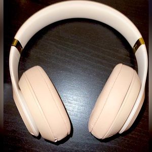 Apple Beats Studio 3 by Dr. dre